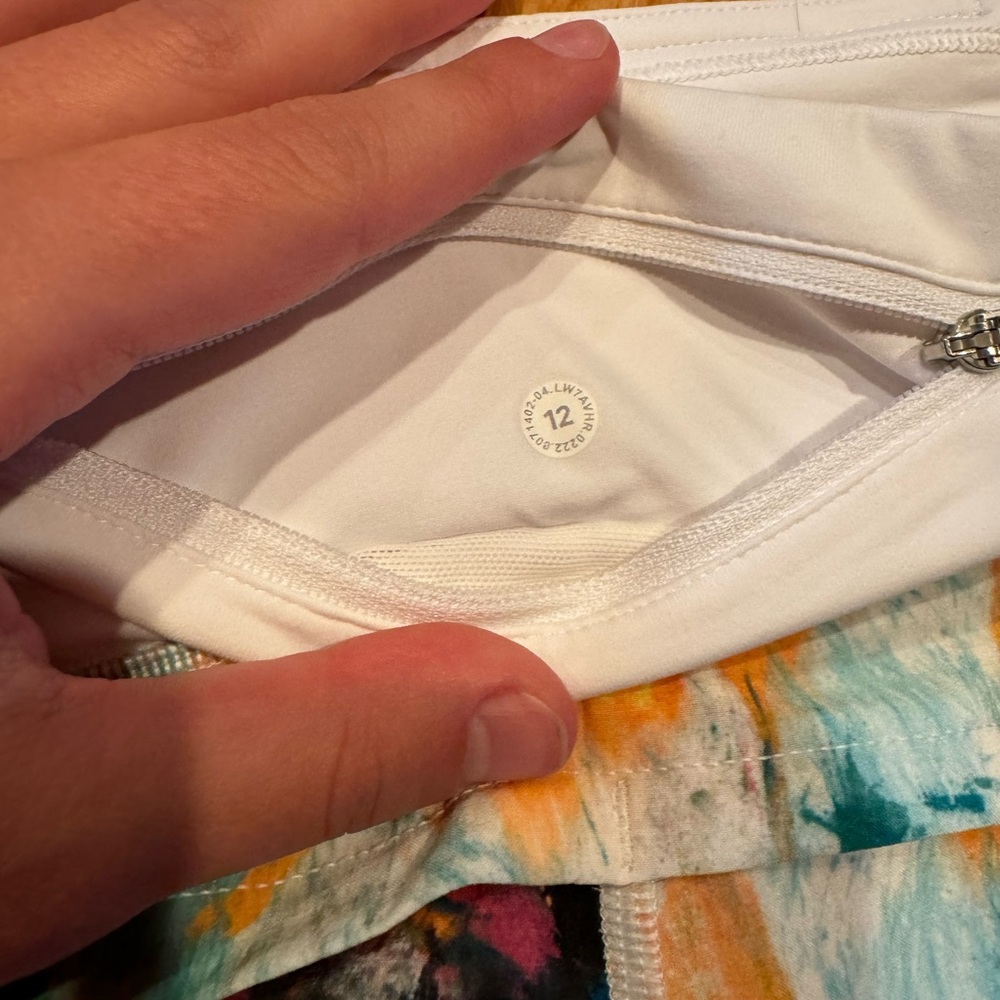 LULULEMON SPEED UP SHORTS “2.5 inch” - Picture 2 of 5